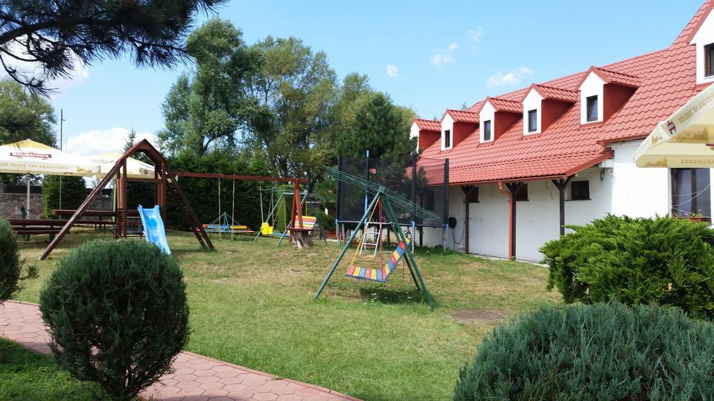 Hotel Carpatia Bratislava Buitenkant foto