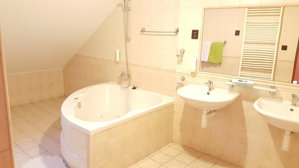Hotel Carpatia Bratislava Kamer foto