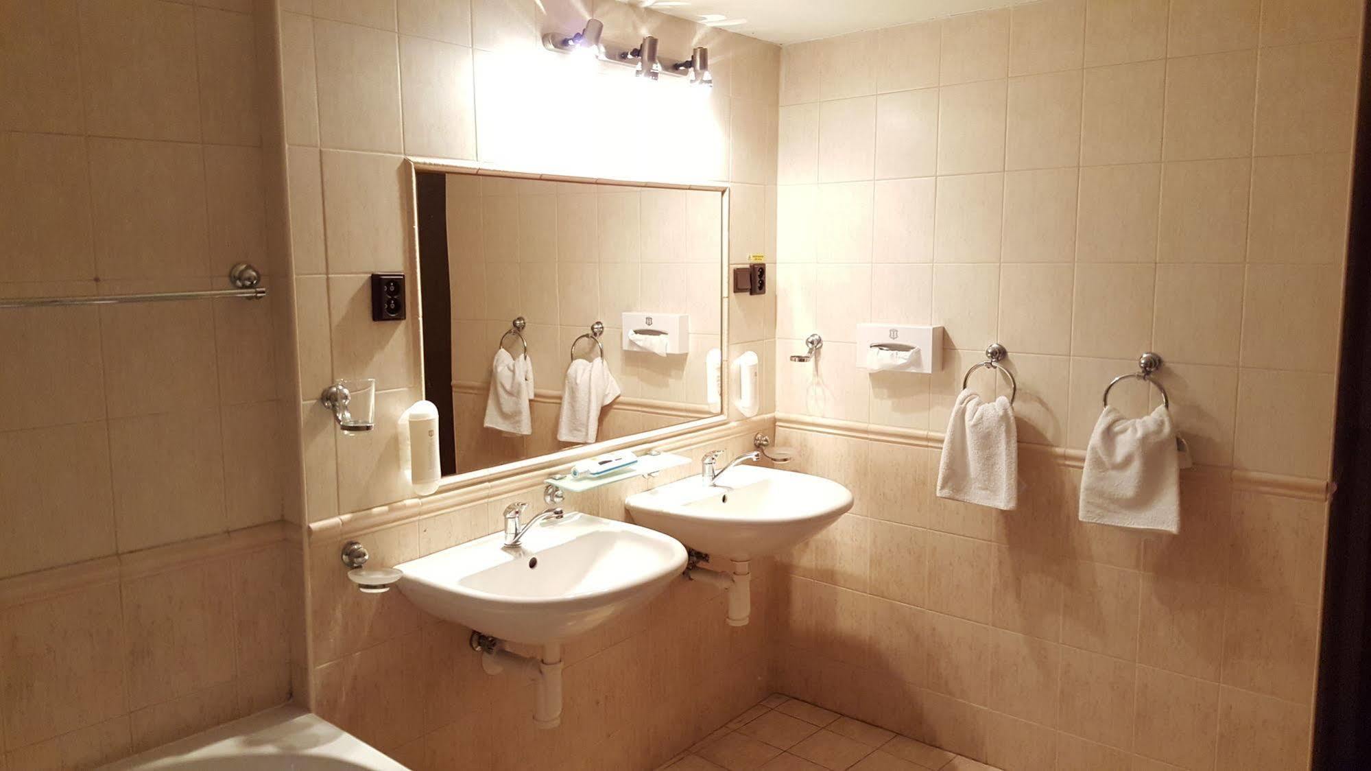 Hotel Carpatia Bratislava Buitenkant foto