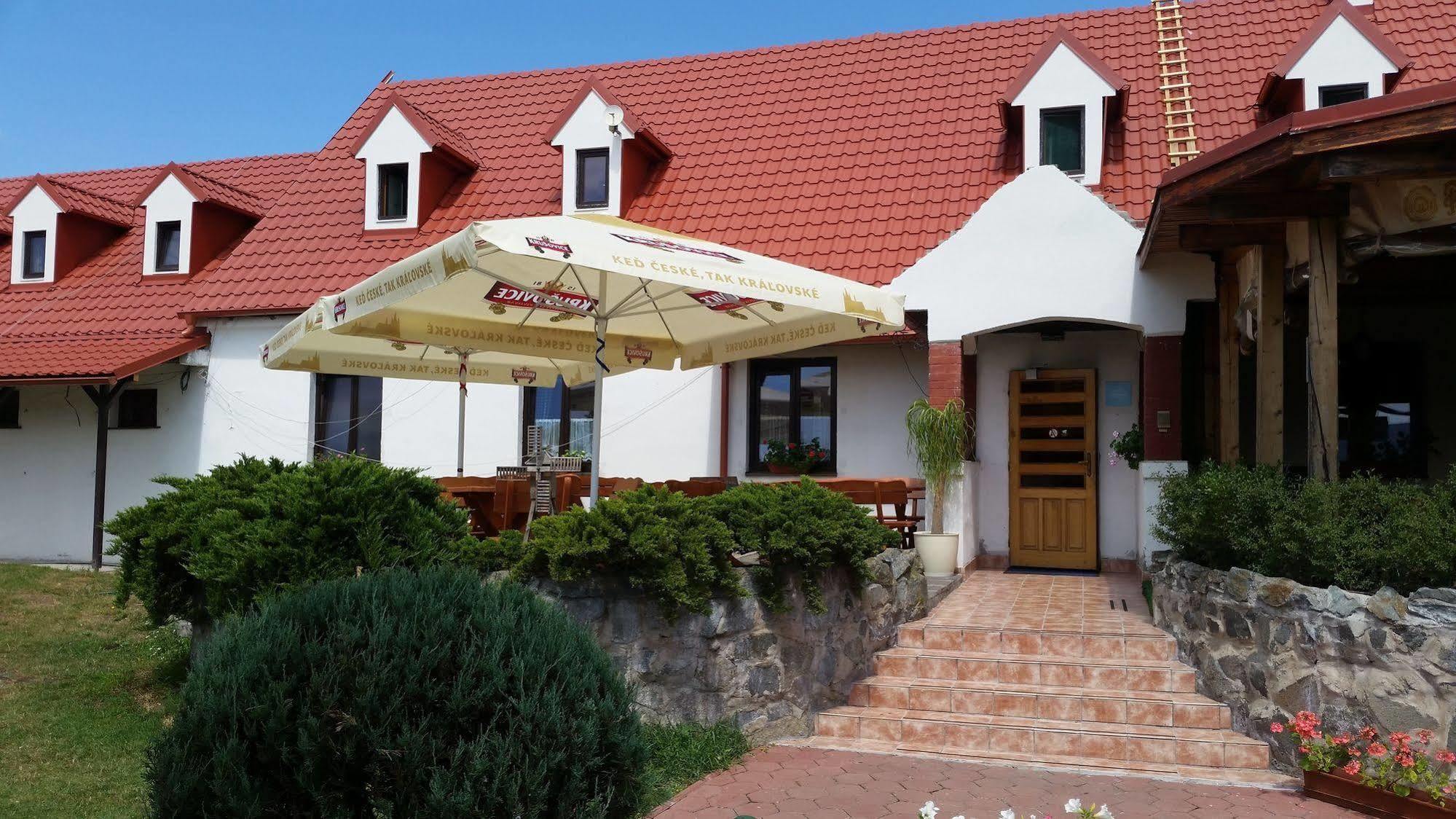 Hotel Carpatia Bratislava Buitenkant foto
